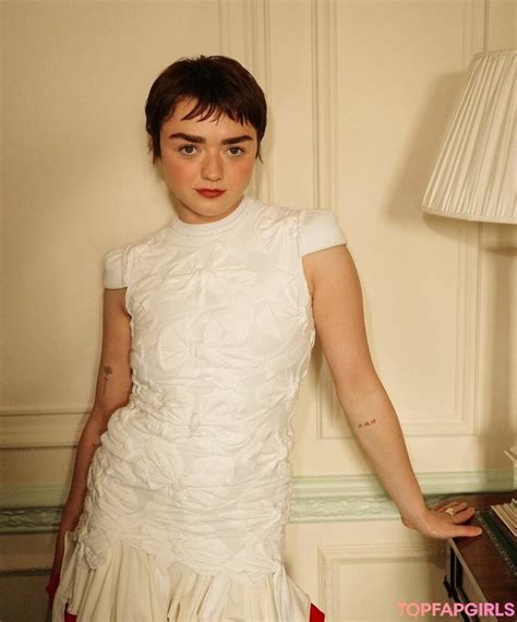 maisie williams naked